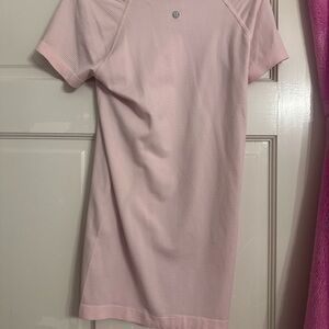 Lululemon shirt size 4